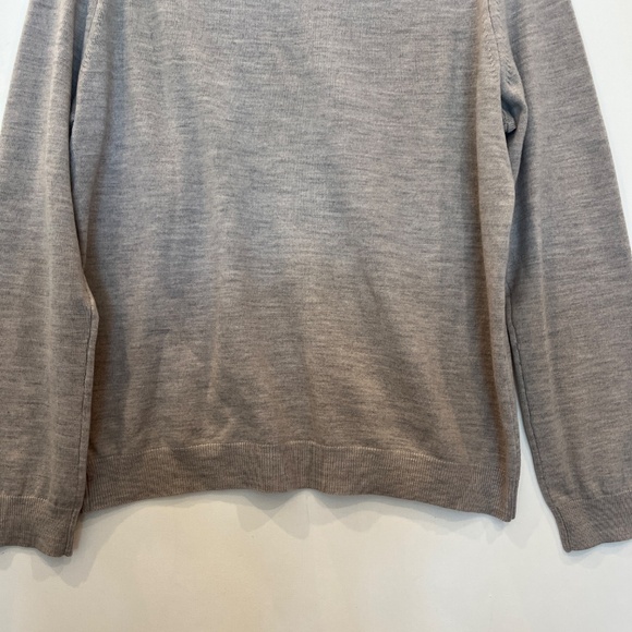 Banana Republic Men’s Extra Fine Merino Wool V-Neck Gray Sweater Large - Picture 9 of 11